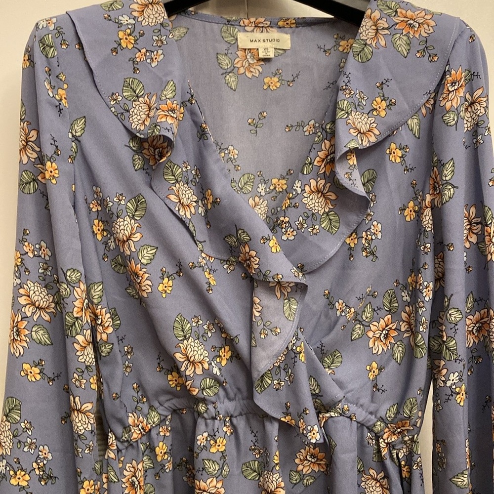 Max Studio flower print blouse - Picture 3 of 10